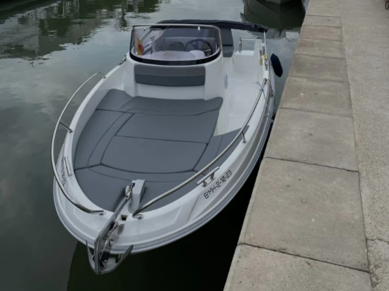 Bateau à moteur à louer à Ciutadella de Menorca au meilleur prix