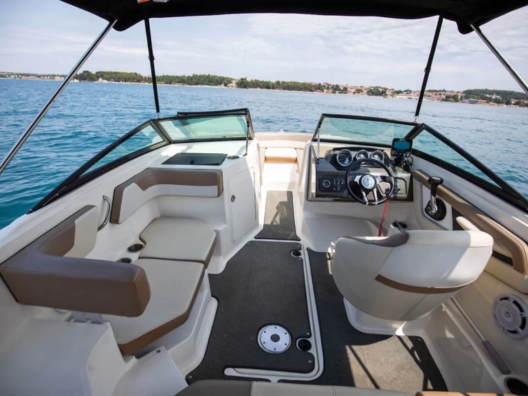 Louer Bateau à moteur avec ou sans skipper Sea Ray à Poreč