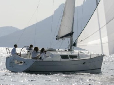 Jeanneau Sun Odyssey 32i charter bareboat eller skeppad i Betina