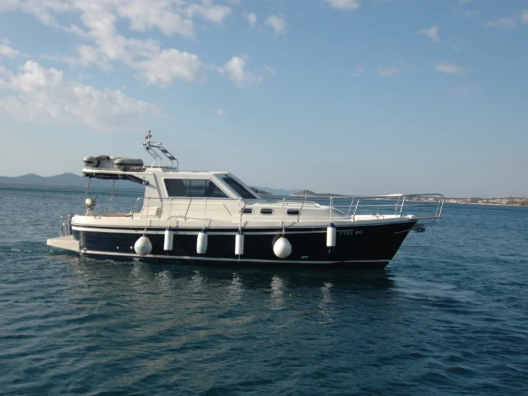 Location bateau Sas Vektor ADRIA 1002 à Sukošan sur Samboat