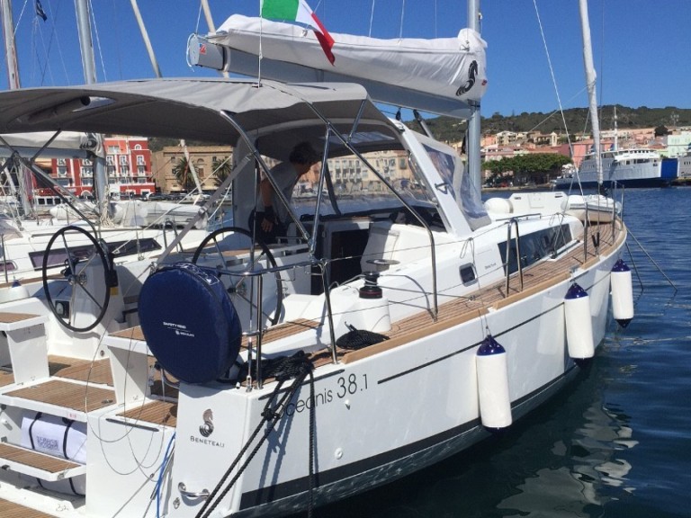 Louer Voilier avec ou sans skipper Bénéteau à Carloforte