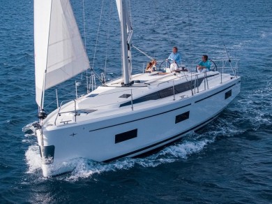 Yacht charter Gouviá - Bavaria Bavaria C42 on SamBoat