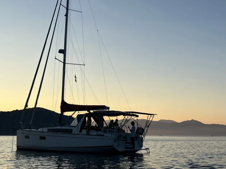Location bateau Bénéteau Oceanis 38.1 à l'Escala sur Samboat