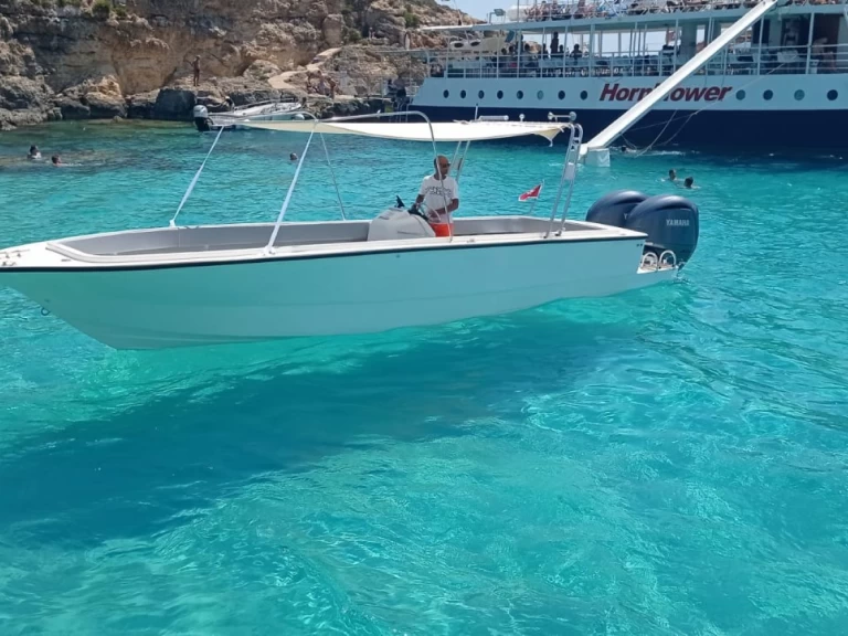 Crown Coronet a louer à Xemxija