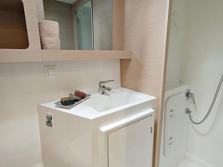 Location bateau Rogoznica pas cher Lagoon 42