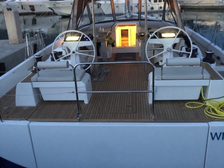 Bénéteau Oceanis Yacht 54 a louer à Rogoznica
