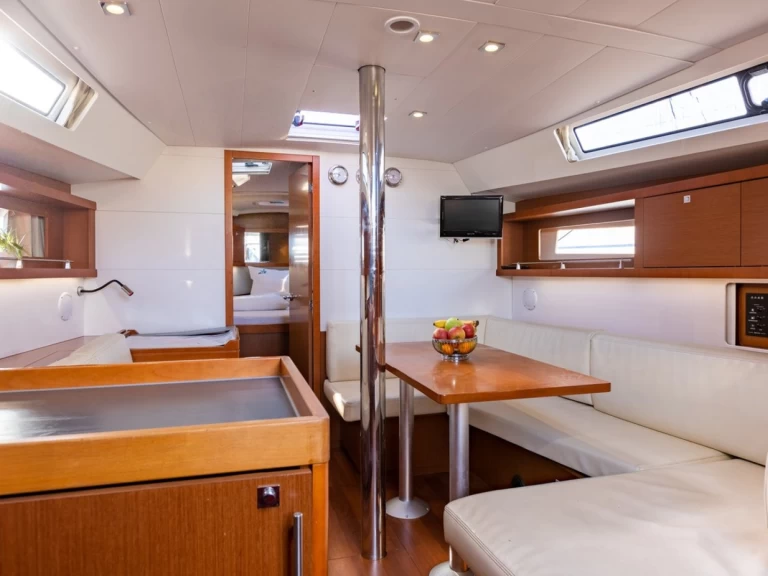 Bénéteau Oceanis 41.1 a louer à Punat