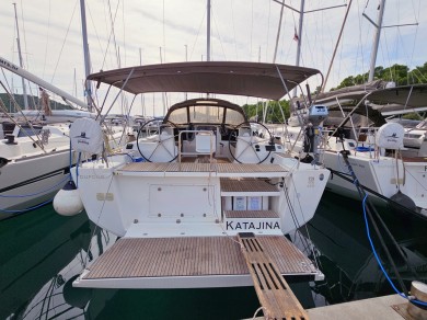 Charter a Dufour Dufour 460 Grand Large in Marina Frapa on Samboat