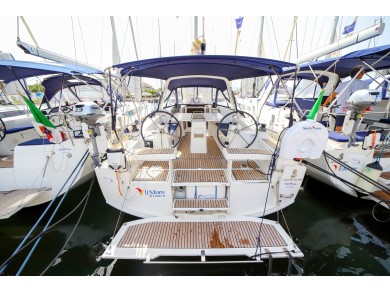 Location bateau Olbia pas cher Oceanis 35.1