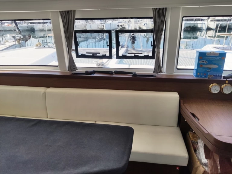 Location bateau Lávrio pas cher Lagoon 42