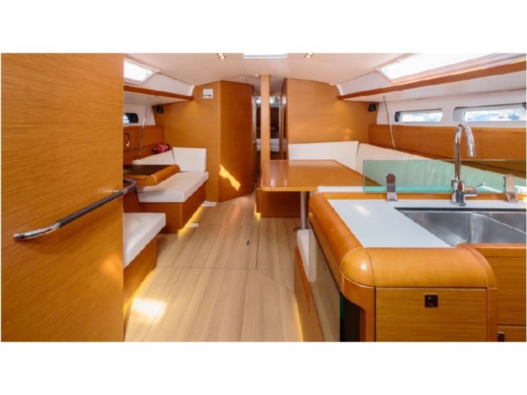 Location bateau Jeanneau Sun Odyssey 449 à Castiglioncello sur Samboat