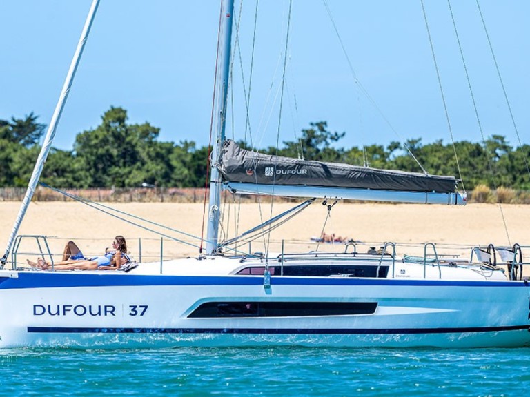 Location à La Rochelle - Dufour Dufour 37 sur SamBoat