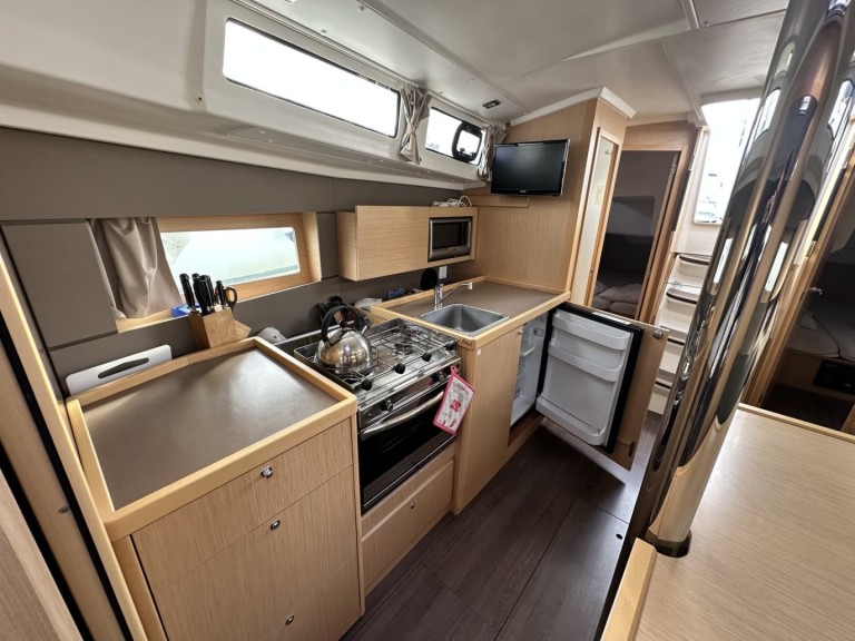 Location bateau Bénéteau Oceanis 38.1 à La Rochelle sur Samboat