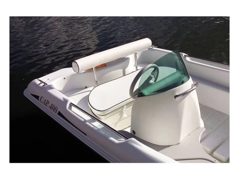 Louez un Rigiflex Cap 400 à Le François