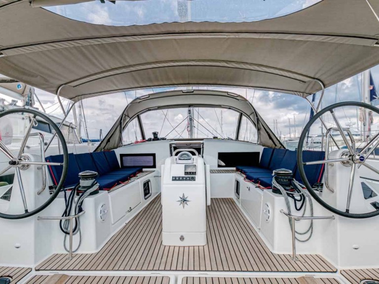 Louer Voilier avec ou sans skipper Jeanneau à Gouviá