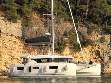 Catamaran hire in Alimos Marina - Lagoon Lagoon 46