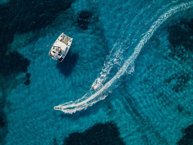 Catamaran à louer à Port de Lefkada au meilleur prix