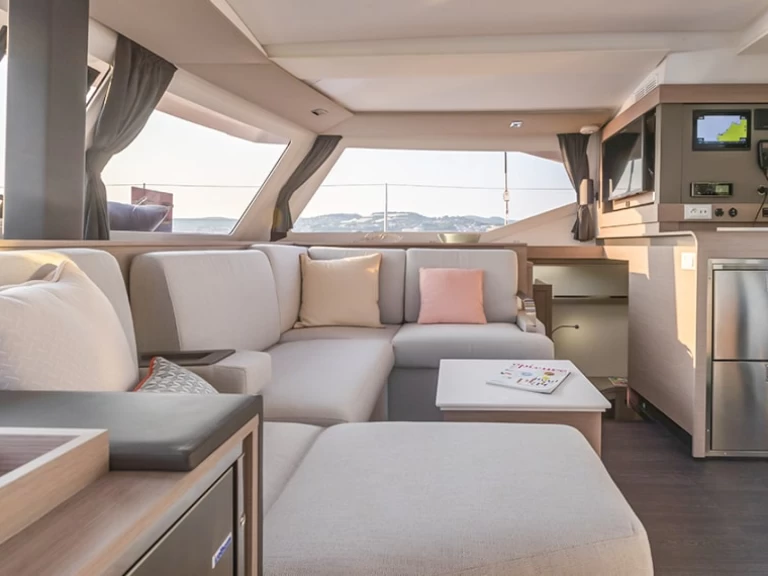 Louez un Fountaine Pajot Isla 40 à Parham Town