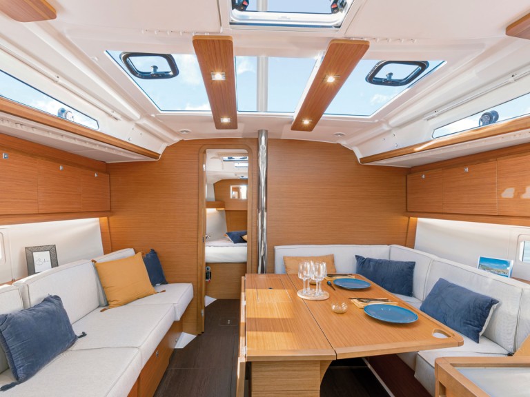 Location bateau Dufour Dufour 390 Grand Large à Marseille sur Samboat