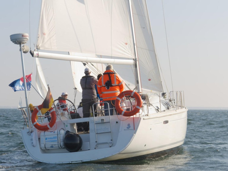 Location bateau Heiligenhafen pas cher Oceanis 43