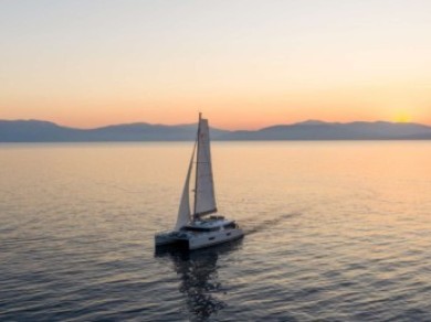 Fountaine Pajot Saba 50 charter bareboat eller skeppad i Athènes