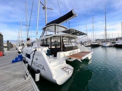 Wynajmij Lagoon Lagoon 46 w Marina di Portisco