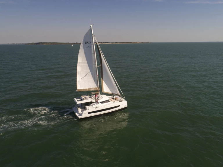 Location à Eden Island - Bali Bali Catspace Voile sur SamBoat