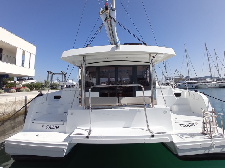 Louez un Bali Catamarans Bali Catspace Voile à Seget Donji