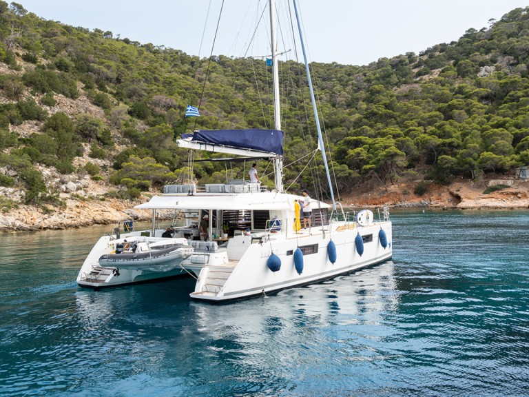 Catamaran à louer à Ellinikó au meilleur prix