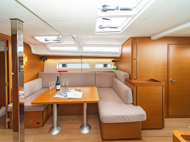 Location bateau Skiathos pas cher Sun Odyssey 440