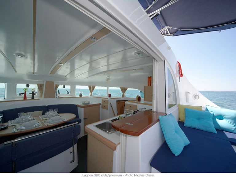 Lagoon Lagoon 380 a louer à Le Marin