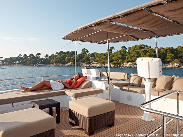 Location bateau Le Marin pas cher Lagoon 620