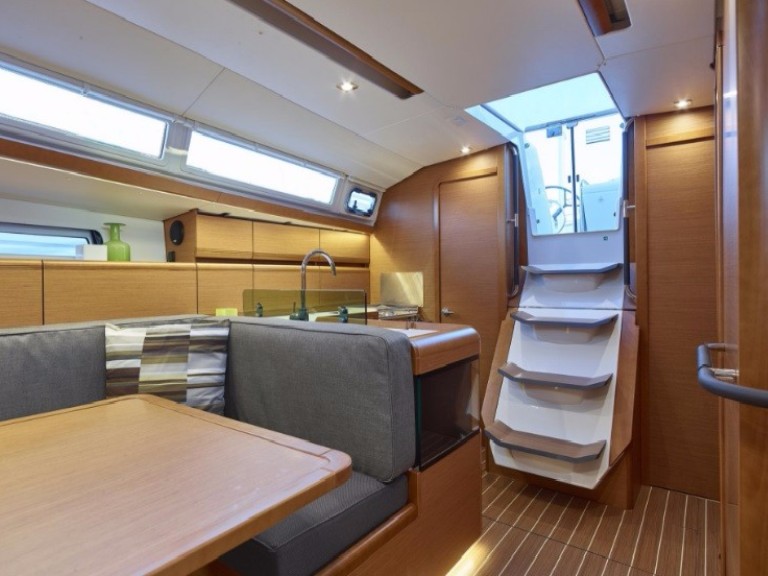 Location à Anse Marcel - Jeanneau Sun Odyssey 419 sur SamBoat