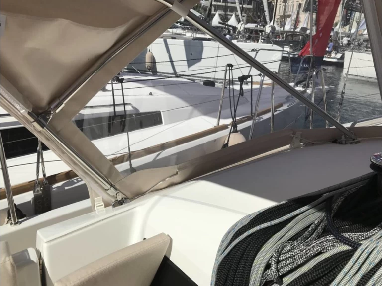 Louez un Jeanneau Sun Odyssey 440 à Álimos