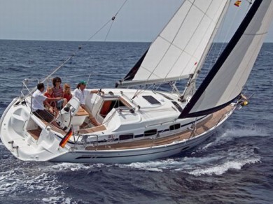 Bavaria Bavaria 33 Cruiser między profesjonalistami a osobami prywatnymi w Port de Lefkada