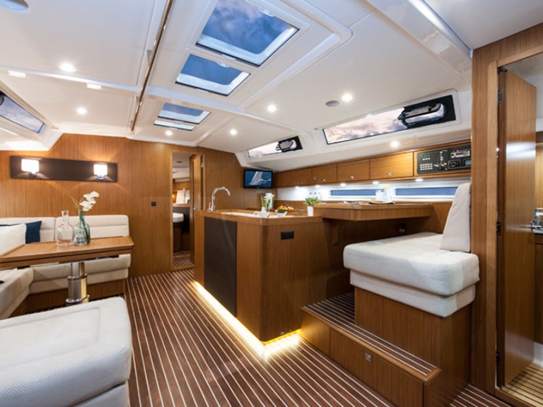 Louer Voilier avec ou sans skipper Bavaria à Álimos