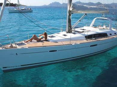 Sailboat to hire Alimos Marina at the best price