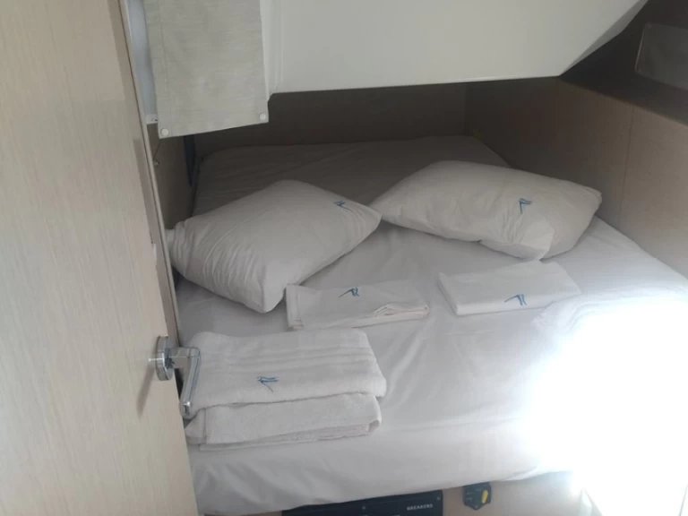 Louez un Bénéteau Oceanis 40.1 à Álimos