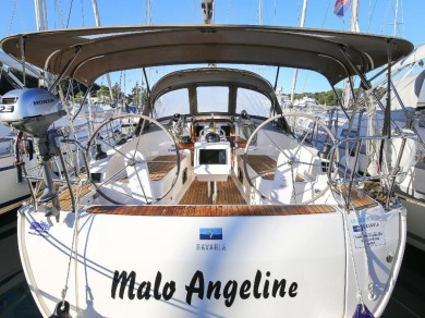 Charter a Bavaria Cruiser 37 in Marina Punat on Samboat