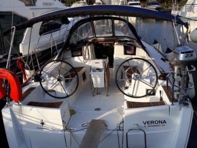 Sailboat to hire Gouviá at the best price