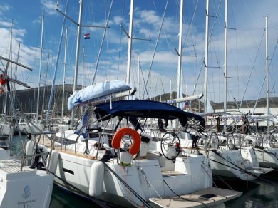 Segelboot mit oder ohne Skipper Jeanneau mieten in Gouviá