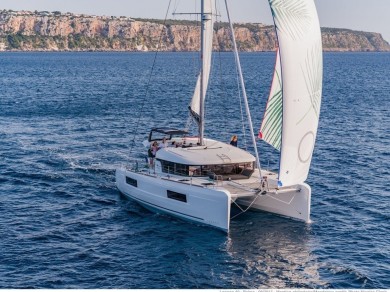 Lagoon Lagoon 40 charter bareboat eller skeppad i Saint-Mandrier-sur-Mer