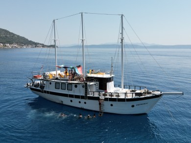 Sailboat for rent Omiš at the best price