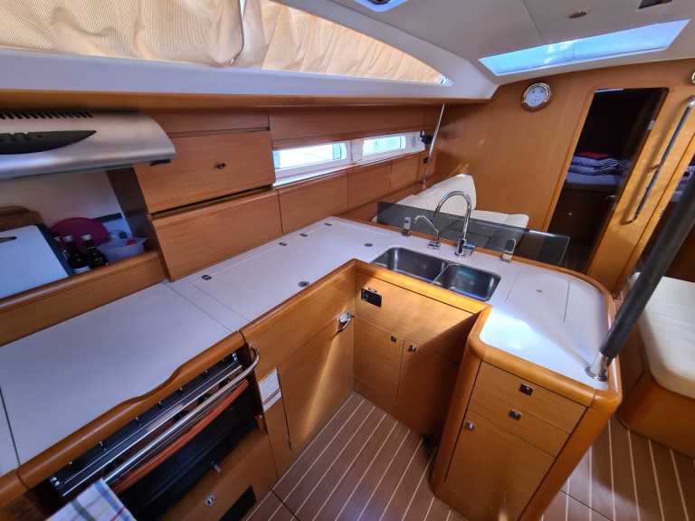 Location bateau Jeanneau Jeanneau 53 à Rogoznica sur Samboat
