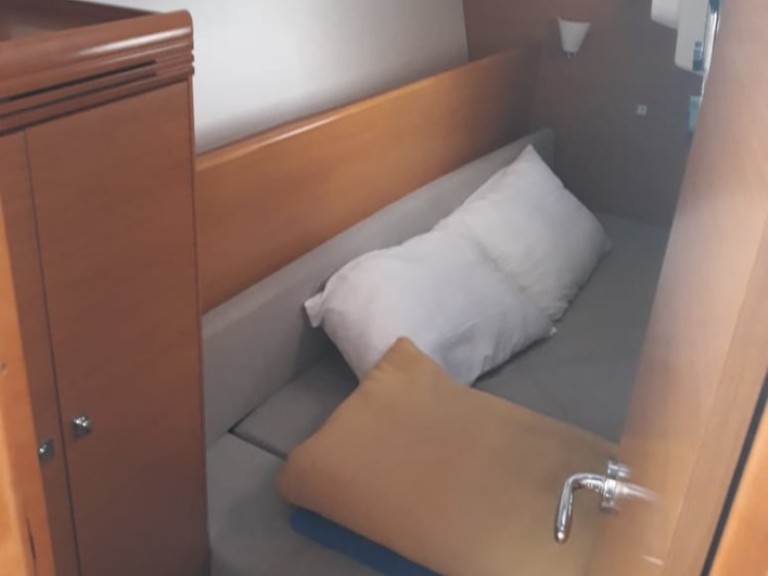 Louez un Jeanneau Sun Odyssey 33i à Gouviá