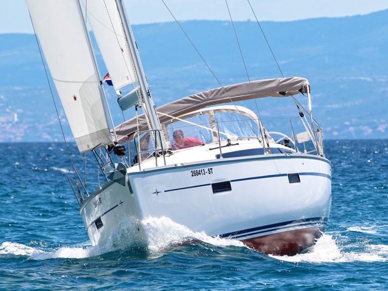 Louez un Bavaria Cruiser 37 à Split