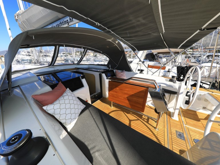 Louer Voilier avec ou sans skipper Hanse à Kaštela