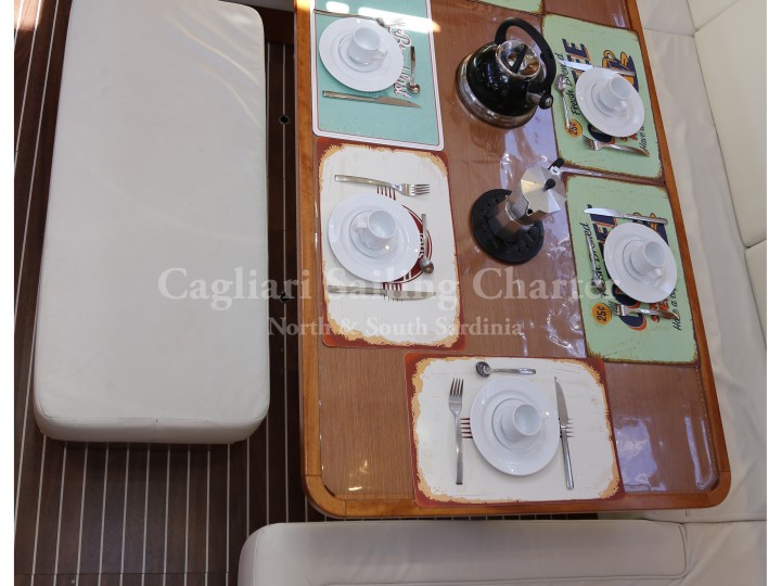 Location bateau Cagliari pas cher Cruiser 51