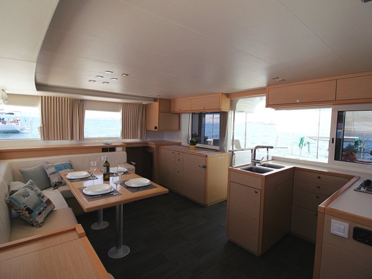 Location bateau Álimos pas cher Lagoon 450