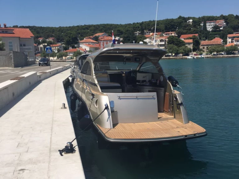 Louer Bateau à moteur avec ou sans skipper Grginić à Lučica